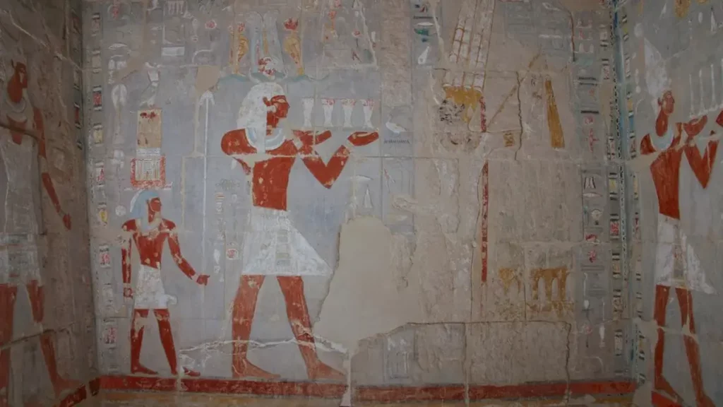 Widok na ścianę wschodnią w i Południowym Pomieszczeniu Amona na Górnym Tarasie świątyni Hatszepsut w Deir el-Bahari