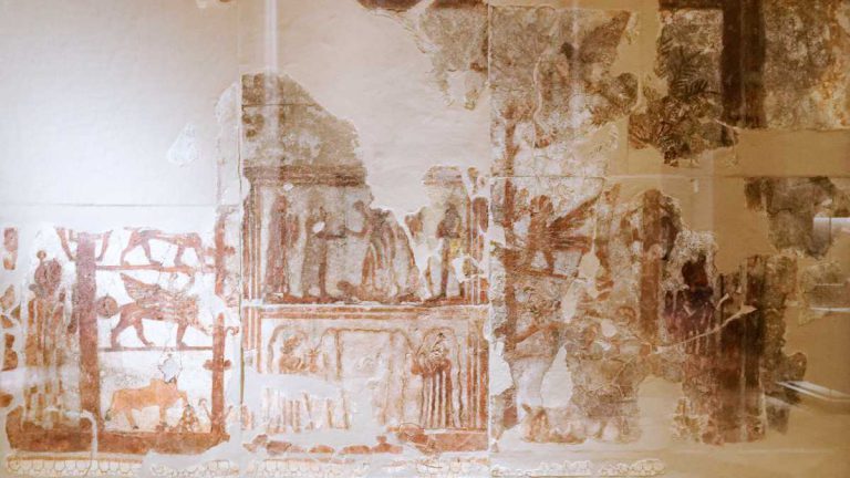 Nazwa malowidła Inwestytura Zimri-Lima nawiązuje do przyjęcia władzy królewskiej w Mari przez Zimri-Lima około 1780 roku p.n.e.
