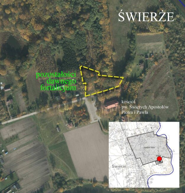 Ortofotomapa z zaznaczonym obszarem pozostałości dawnego fortalicjum w Świerżach oraz lokalizacją kościoła i zespołu dworskiego.
