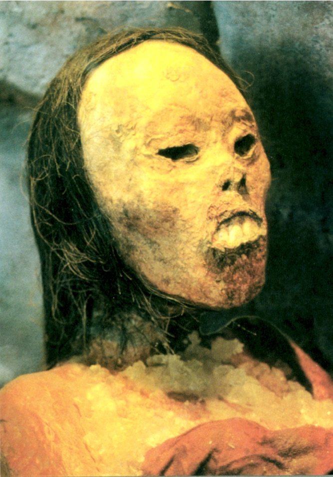 Przykład inkaskiej mumii z maską