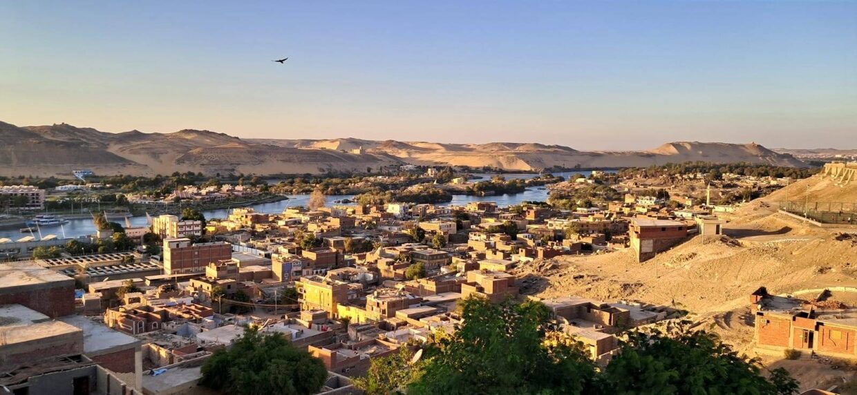 Krajobraz nad Nilem w rejonie Asuanu w południowym Egipcie.