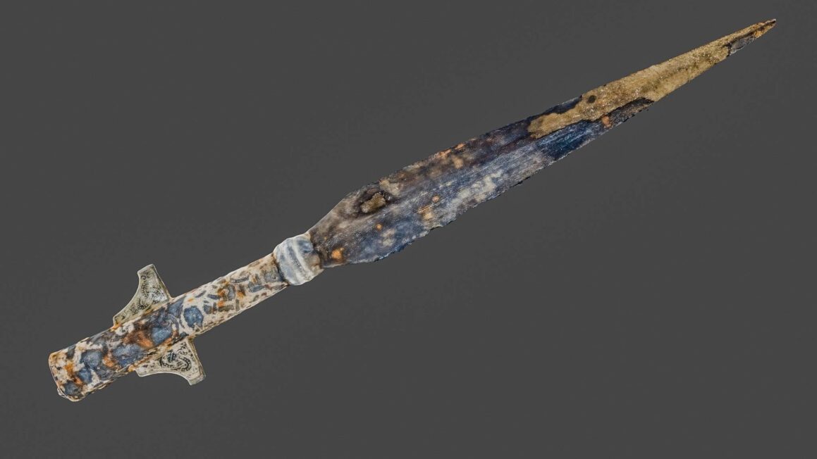 Odkryte włócznie datowane są przełom X i XI wieku