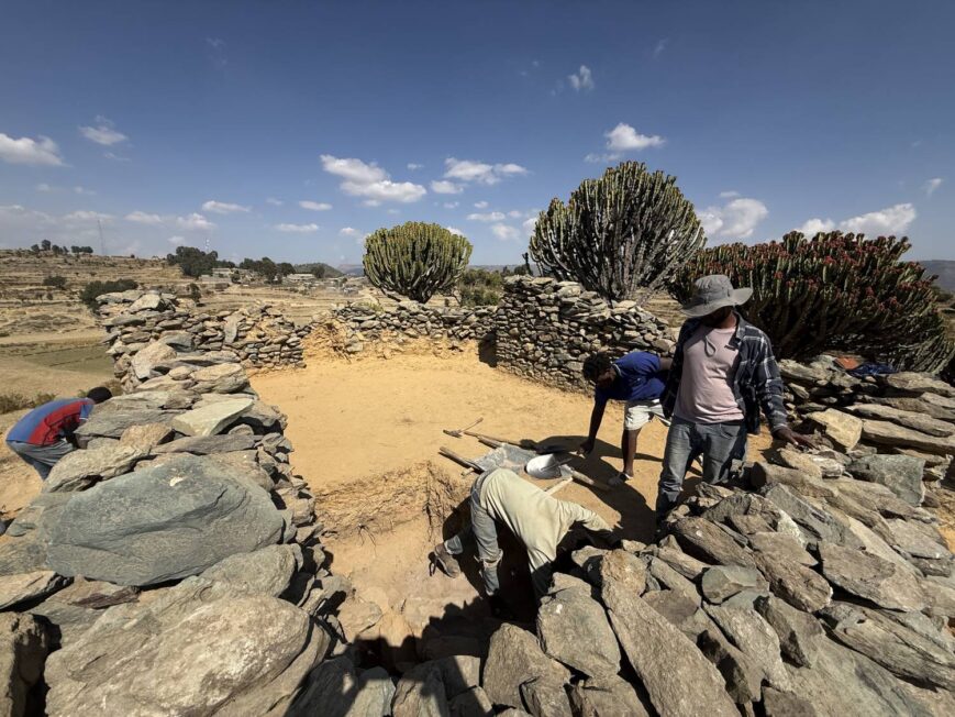 Wejście do meczetu znajdowało się pośrodku południowej ściany