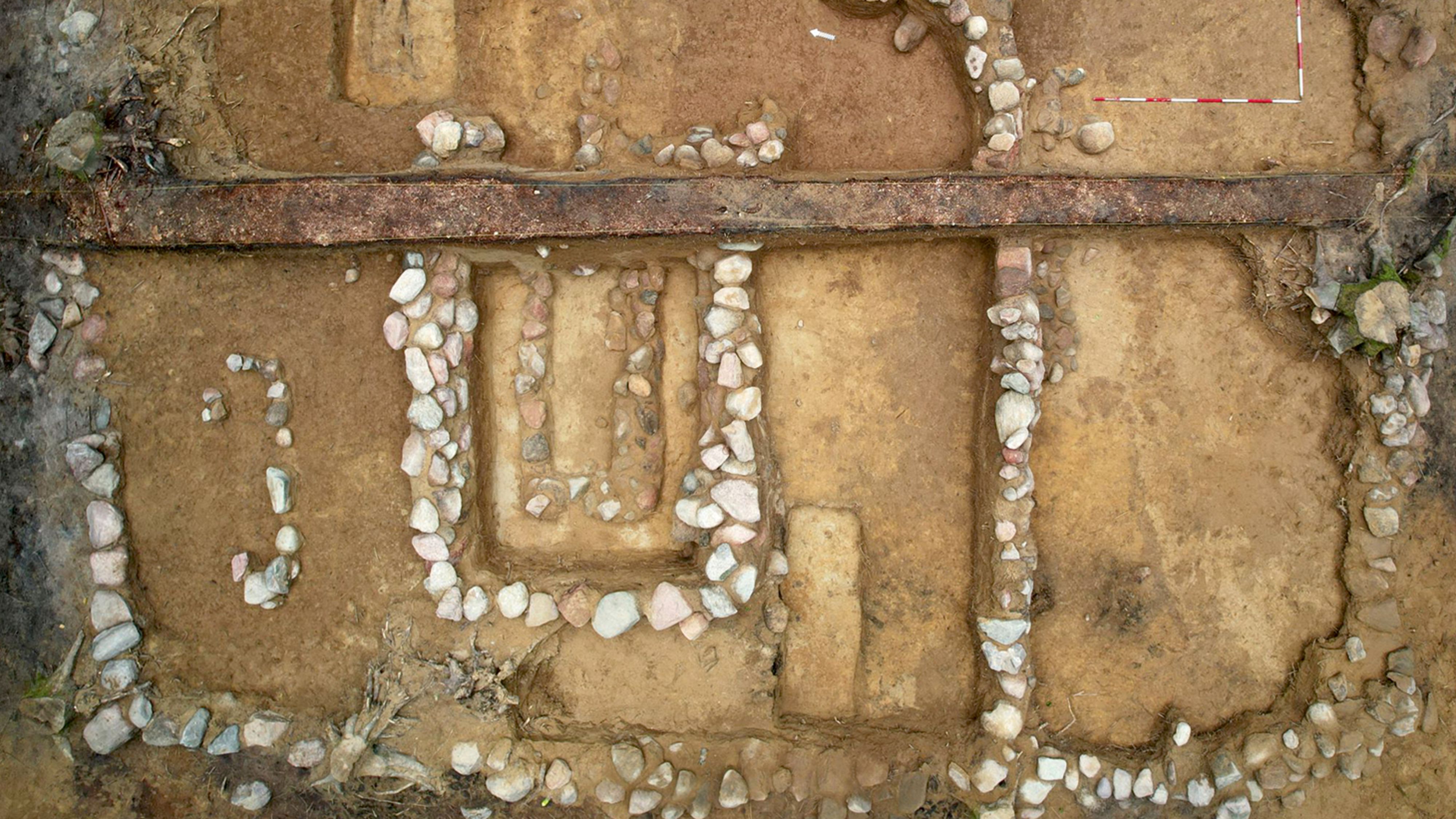 Zmarli chowani dwa razy? Ślady nietypowego rytuału sprzed 1000 lat w Nowym Chorowie