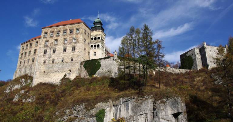 W XIX wieku zamek zaadaptowano na więzienie i dopiero po II wojnie światowej postanowiono gruntownie go odrestaurować