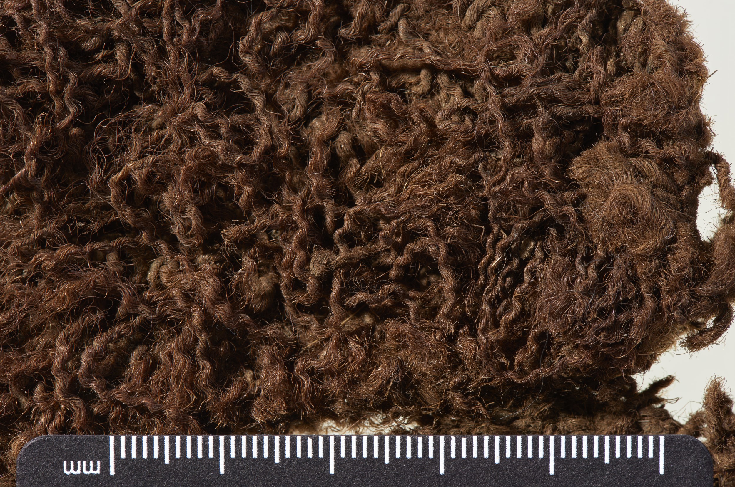 Skręcona wełna z Borgund. Jak odtworzono tkaninę sprzed około 900 lat?