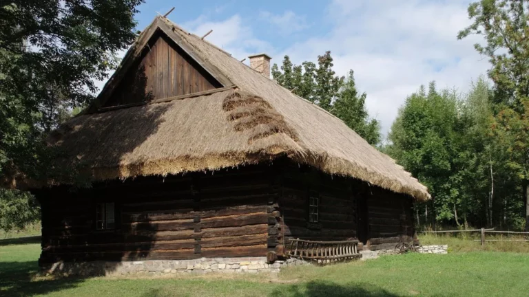Dom w konstrukcji zrębowej w Górnośląskim Parku Etnograficznym w Chorzowie