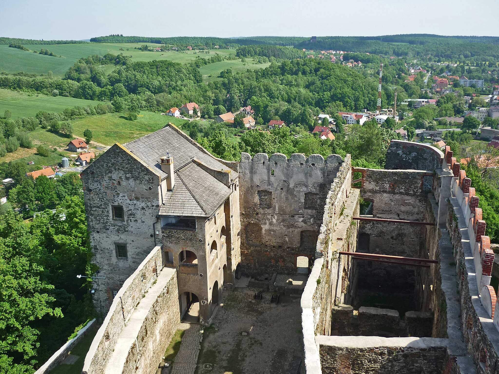 Zamek Bolków został zbudowany na polecenie księcia legnickiego Bolesława II Rogatki zwanego Łysym i później rozbudowany przez jego syna Bolka I Surowego (fot. SchiDD, CC BY-SA 3.0, z Wikimedia Commons)